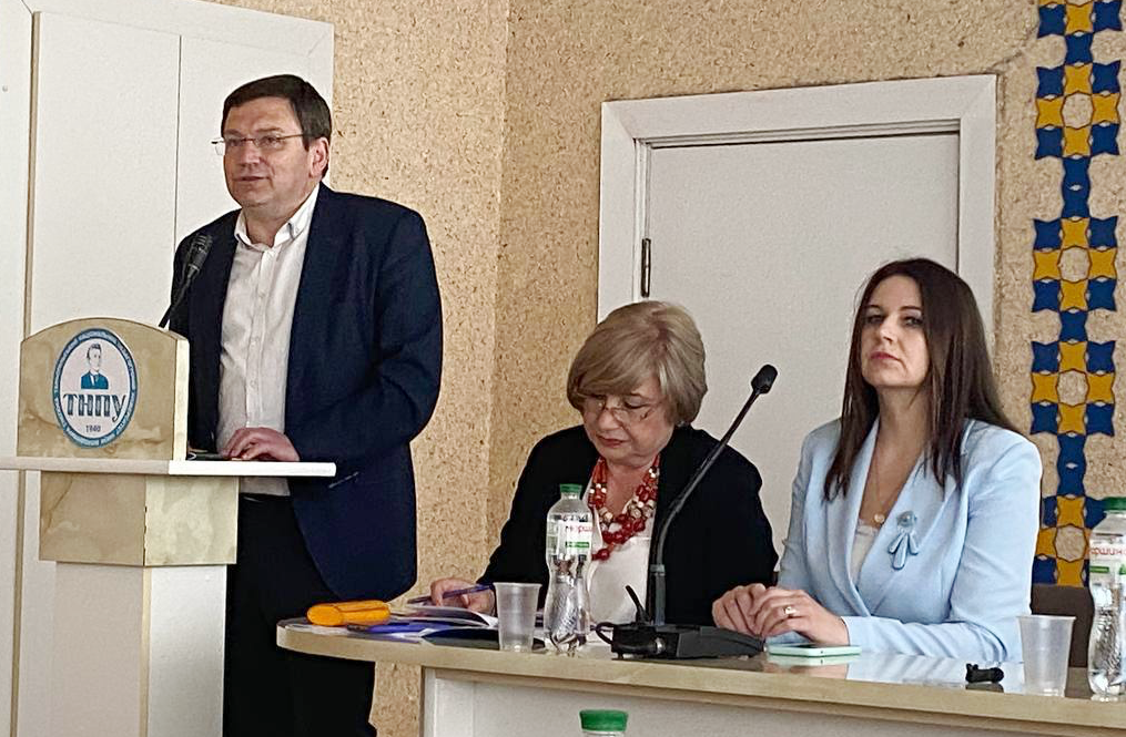 Ректор ТНПУ Богдан Буяк відкриває конференцію
